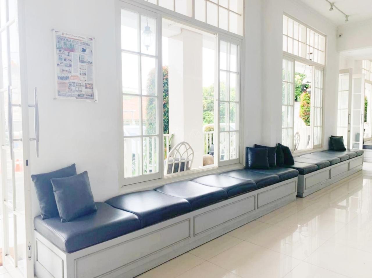 Victoria Bed & Breakfast Malang Exterior photo