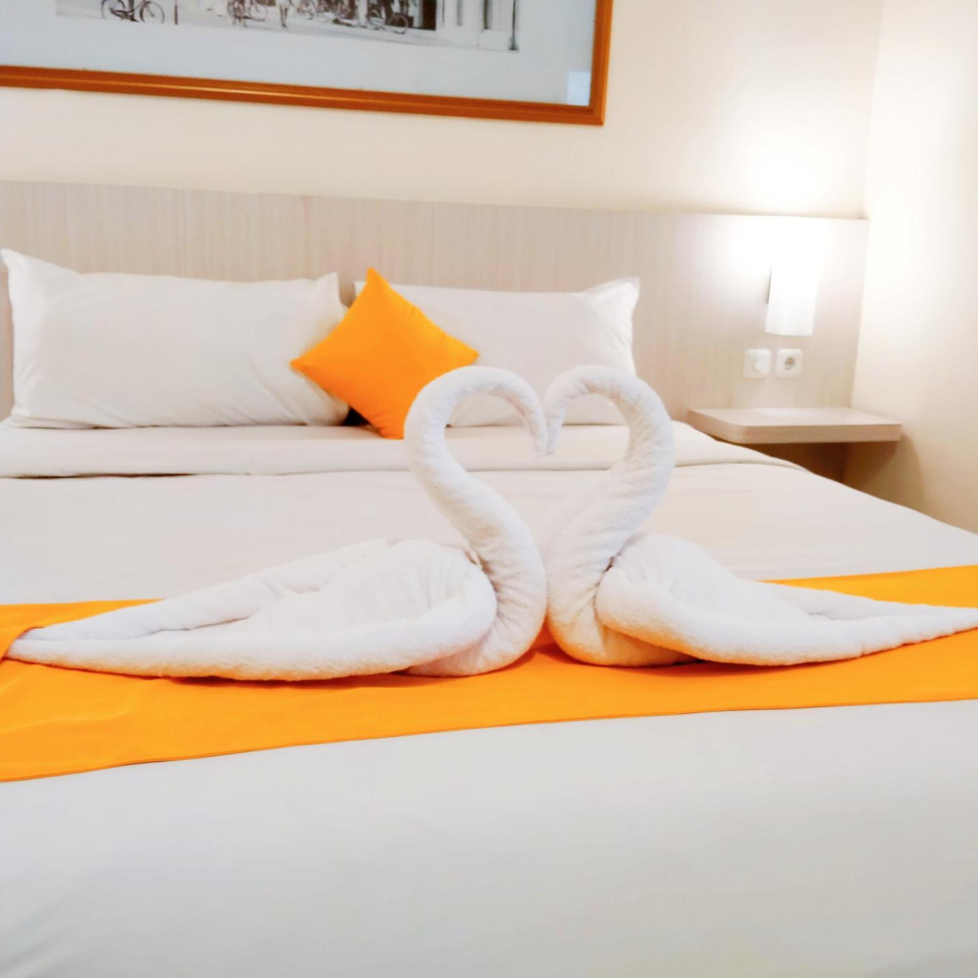 Victoria Bed & Breakfast Malang Exterior photo